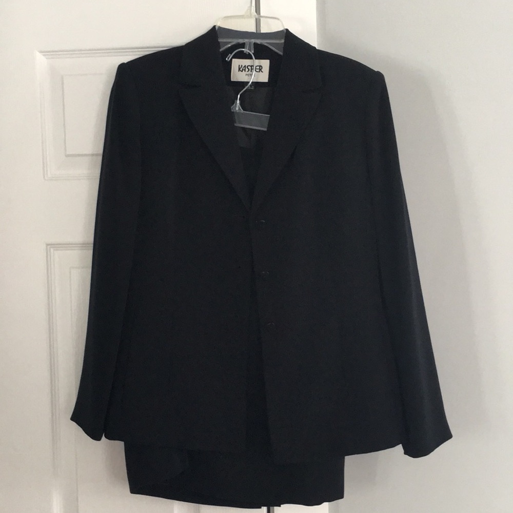 Kasper 2 piece skirt suit